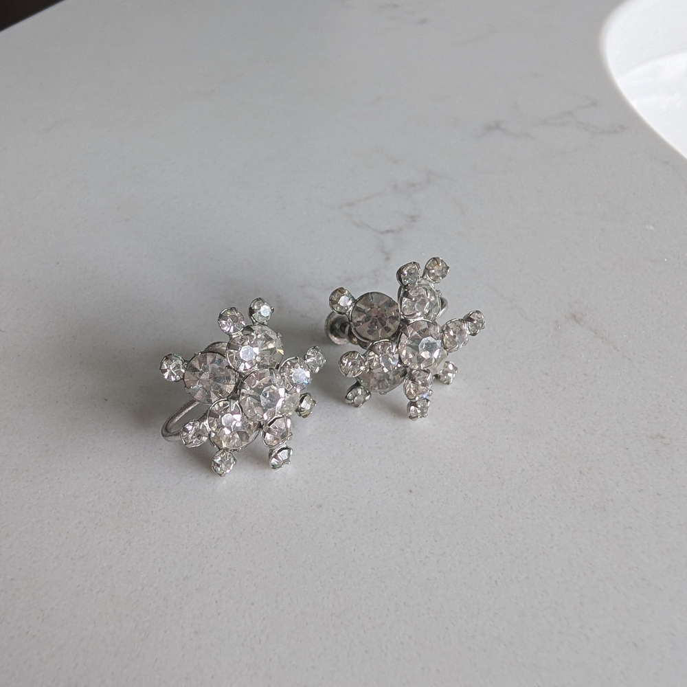 Vintage Screwback Starburst Snowflake Earrings - Picture 8 of 9
